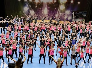 28. Acro Dance Karácsony