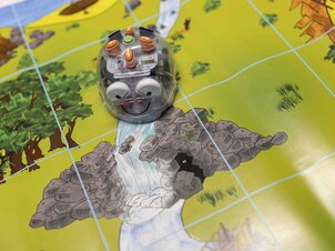 Húsvéti tojáskeresés Bee-Bot robotokkal és Makey Makey áramkörépítés