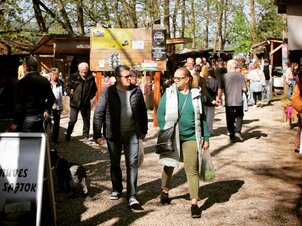 Liliomkert (Lily Garden) Market